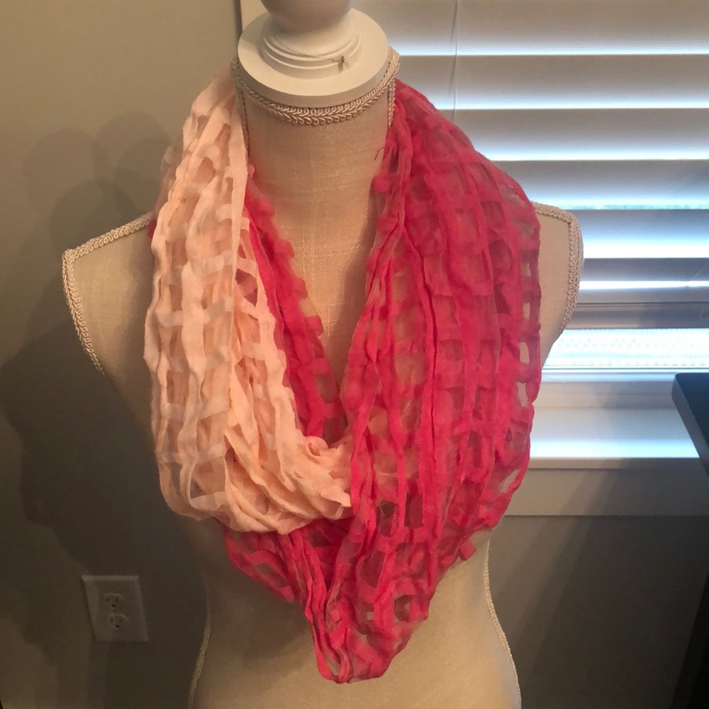 2-toned women’s scarf